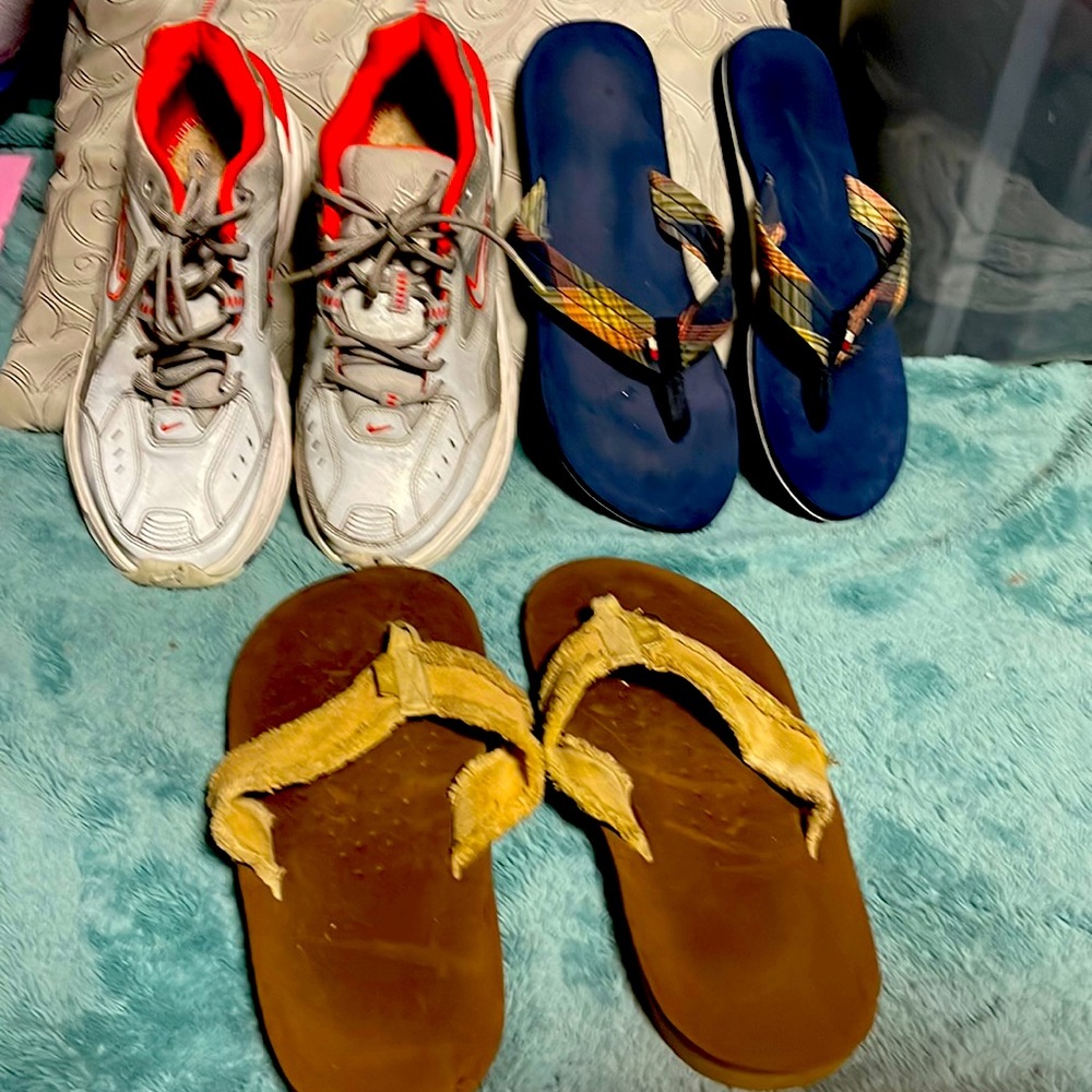 Nike shoes for men size 11 with 2 free men’s slides